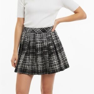 Banana Republic Black and White Plaid Pleated Flared Skater Mini Skirt Size 0